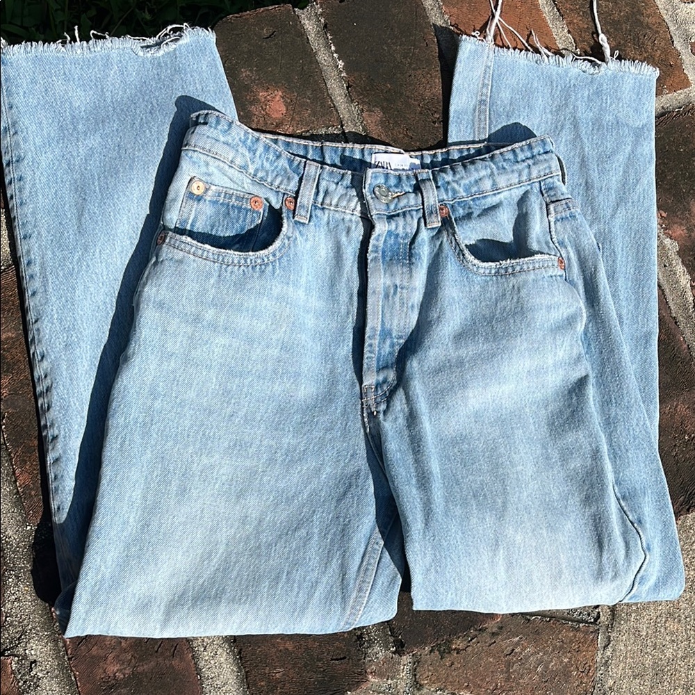 Zara button fly distressed blue Jeans
size 4 - Picture 2 of 7